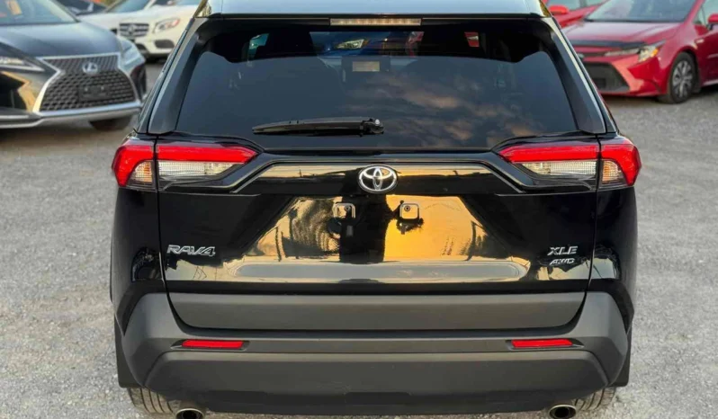 
								2022 Toyota RAV4 XLE AWD full									